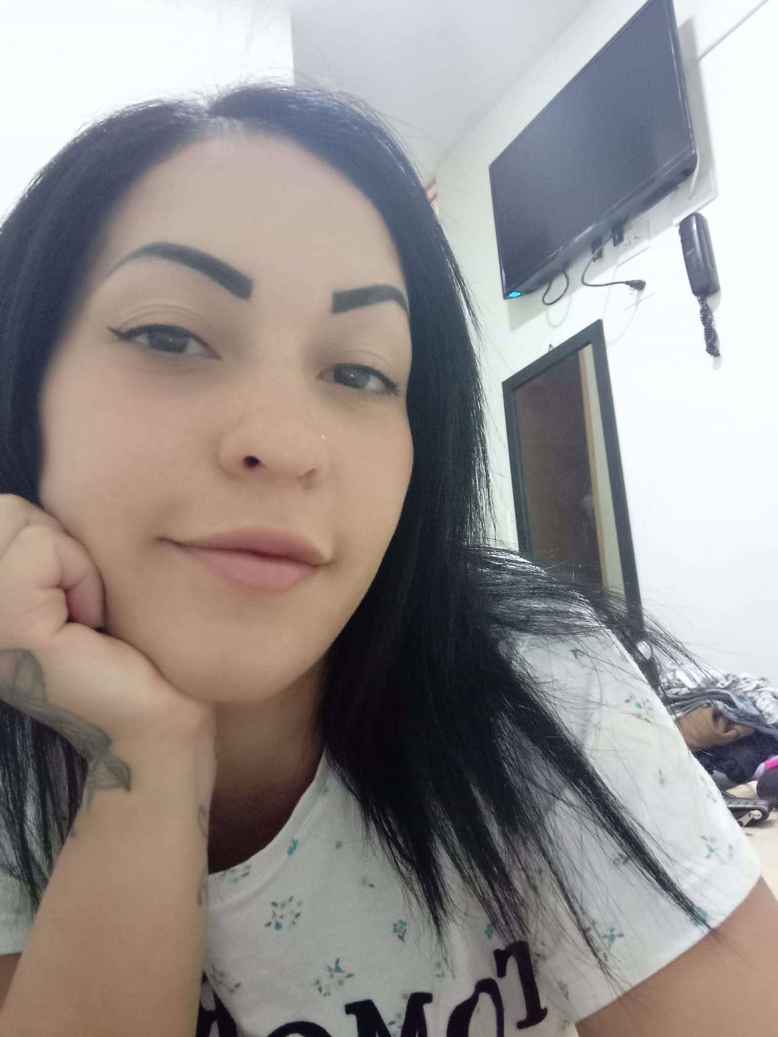 Hola soy la chiki  flaca hermosa amor hago masajes relajantes  sensual  como